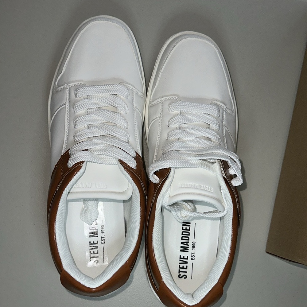 STEVE MADDEN GILLMORE WHITE MULTI NEW, size 13, very comfy, last one!